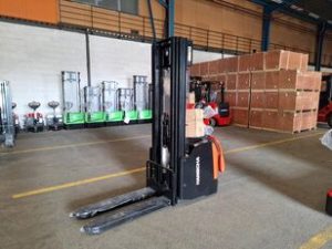 Xe nâng tay điện cao 1.2 - 2.0 tấn
