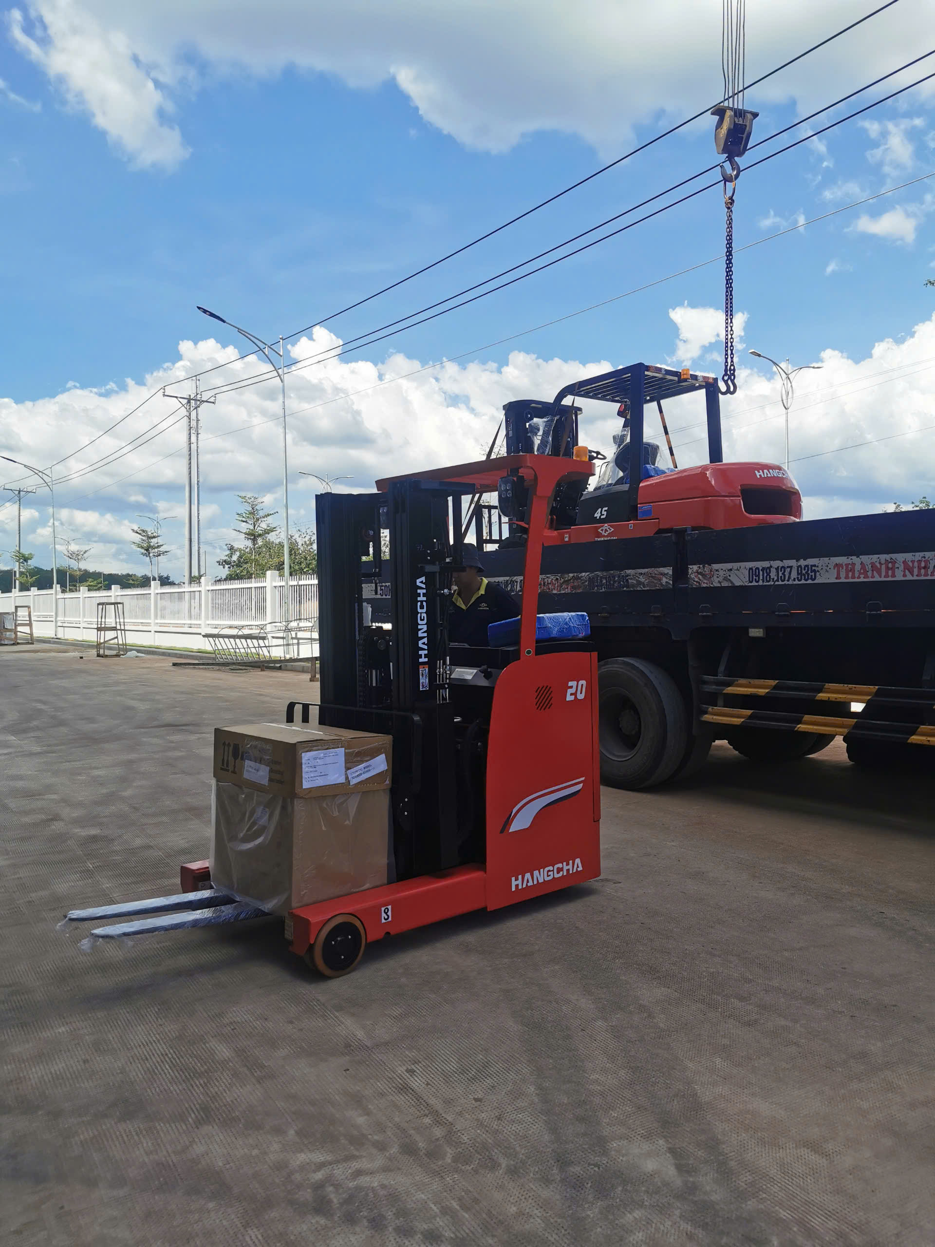 xe nâng điện 2 tấn hangcha reach truck