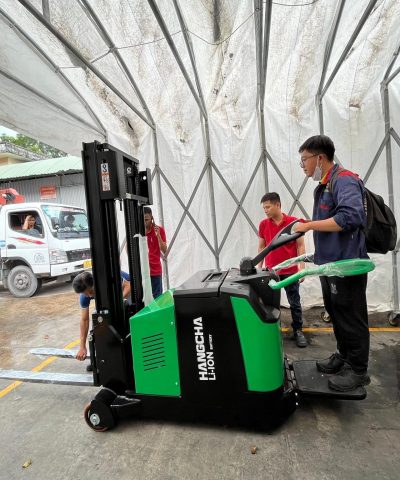 xe nâng điện cao 2 tấn dùng cho pallet 2 mặt hangcha