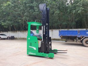 Xe nâng điện Reach Truck ngồi lái dòng A 1.6 tấn