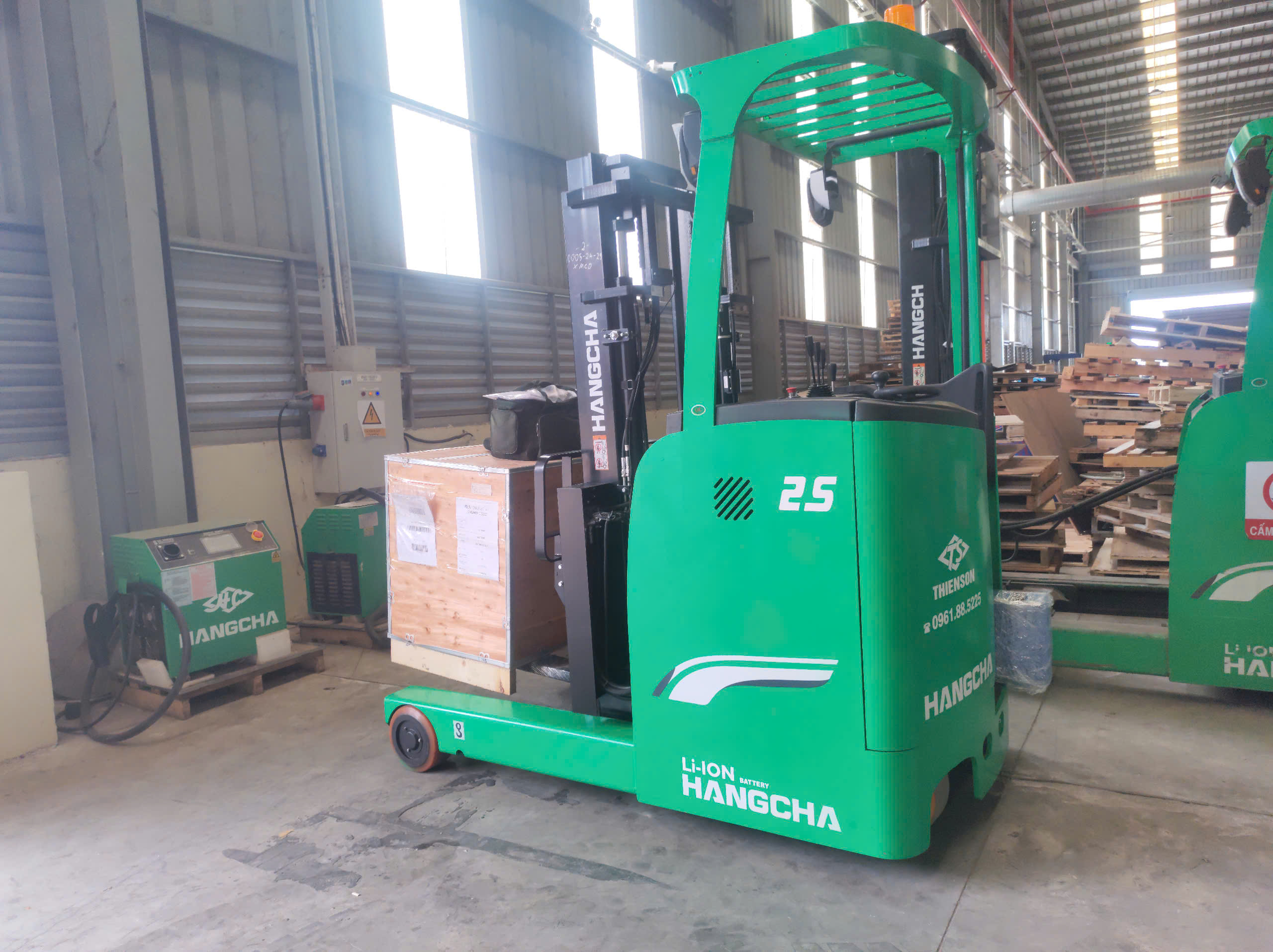 xe nâng đứng lái reach truck 2.5 tấn hangcha