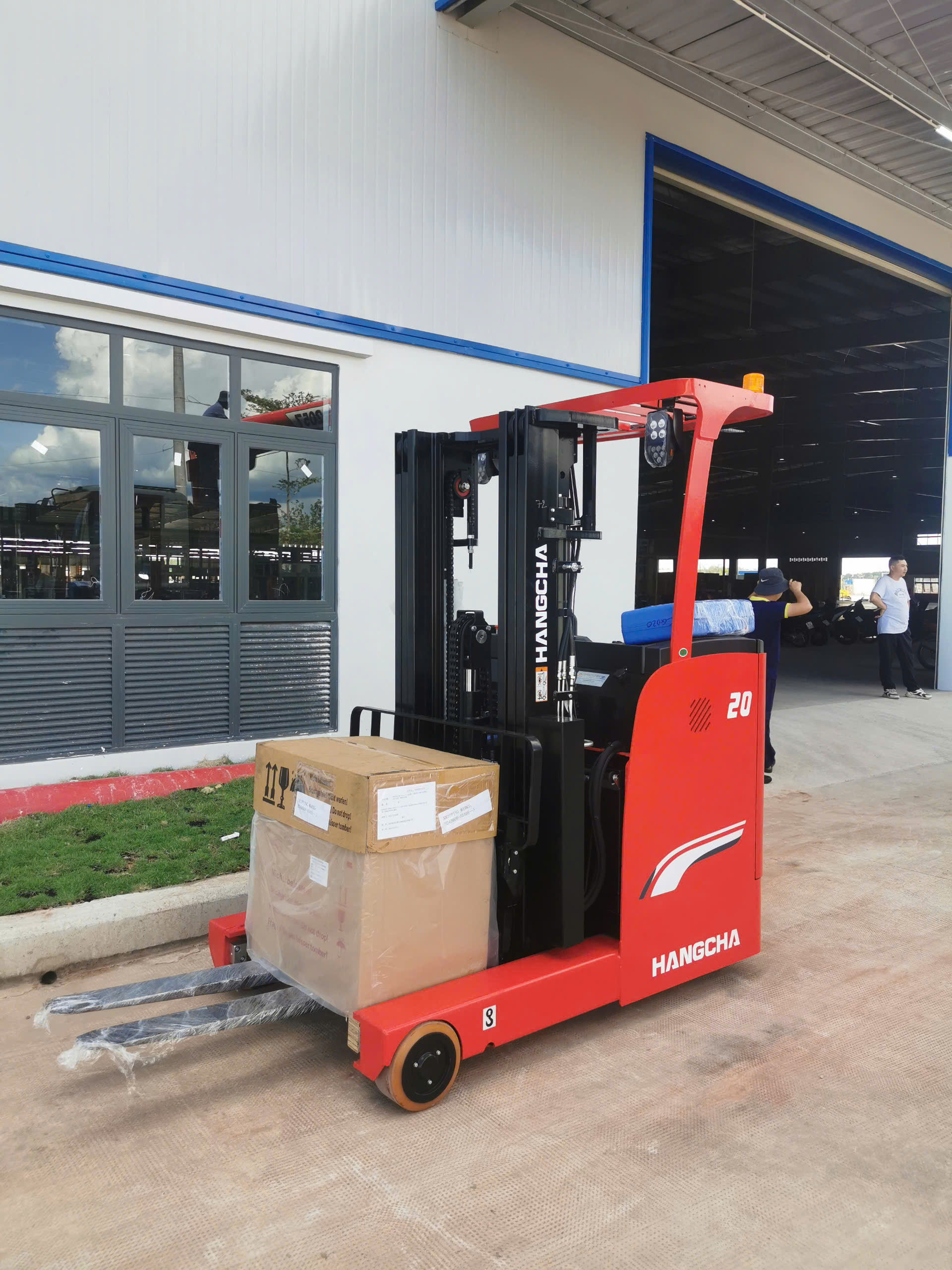 xe nâng reach truck 2 tấn hangcha